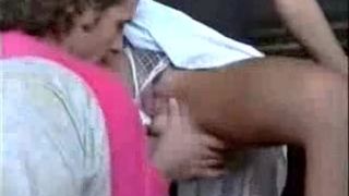 Симпатичная русская модель показывает своё голое тело перед камерой